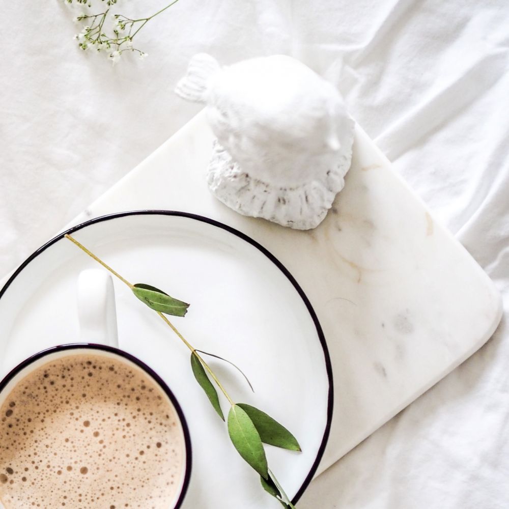 witte slaapkamer, naturel slaapkamer, ontbijt op bed, koffie, wit