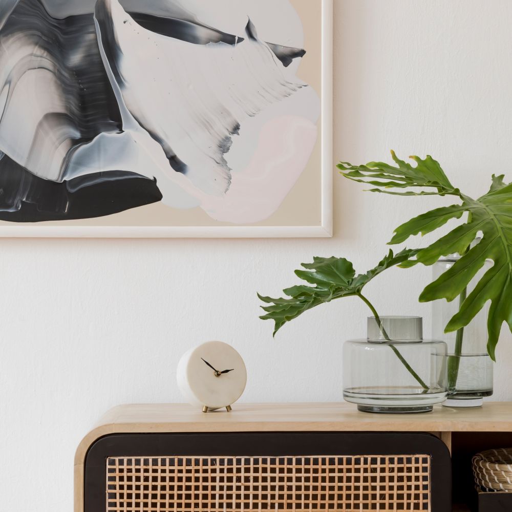 Scandinavische interieur, retro inrichting, visgraatvloer, licht interieur, planten in interieur, klassiek interieur, woonkamer