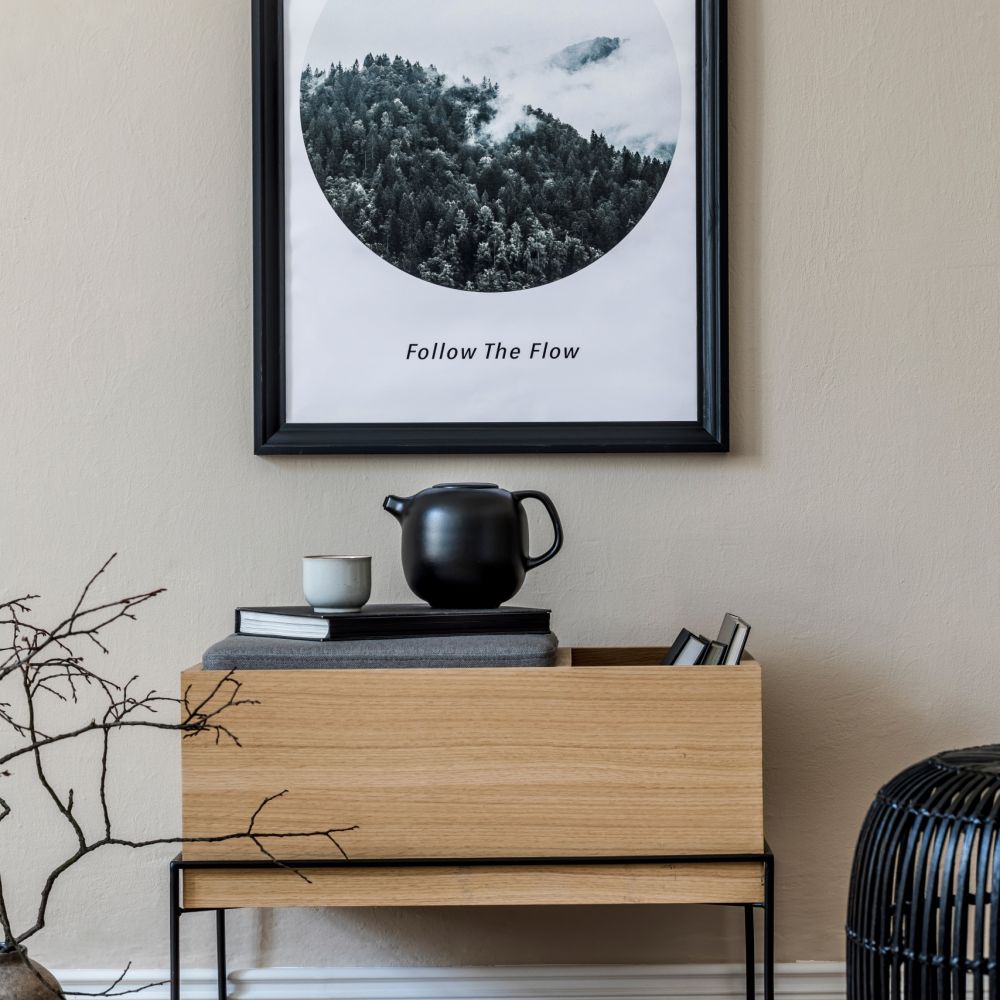 Scandinavische interieur, retro inrichting, webbing kastje, visgraatvloer, licht interieur, klassiek interieur, woonkamer