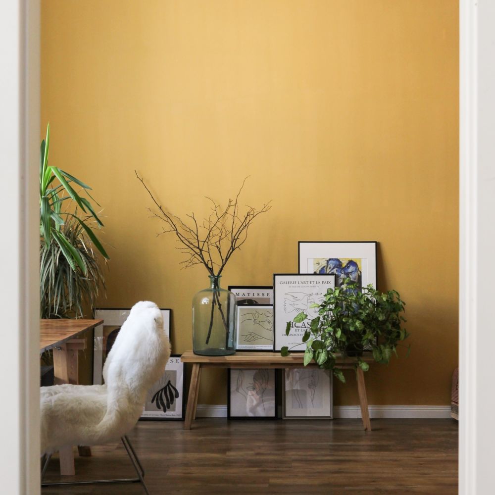 Gele wand kantoor met geel interieur geel en hout interieuradvies Zwolle