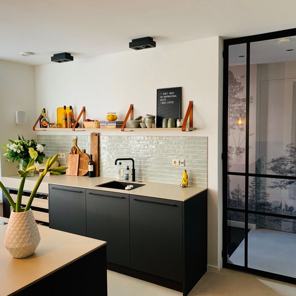 Stalen deur, stalen deuren, dubbele stalen deuren, smid, interieuradvies Zwolle, industrieel wonen, landelijke stijl, industriële keuken, stalen taatsdeuren, vt wonen, vt wonen stijl keuken